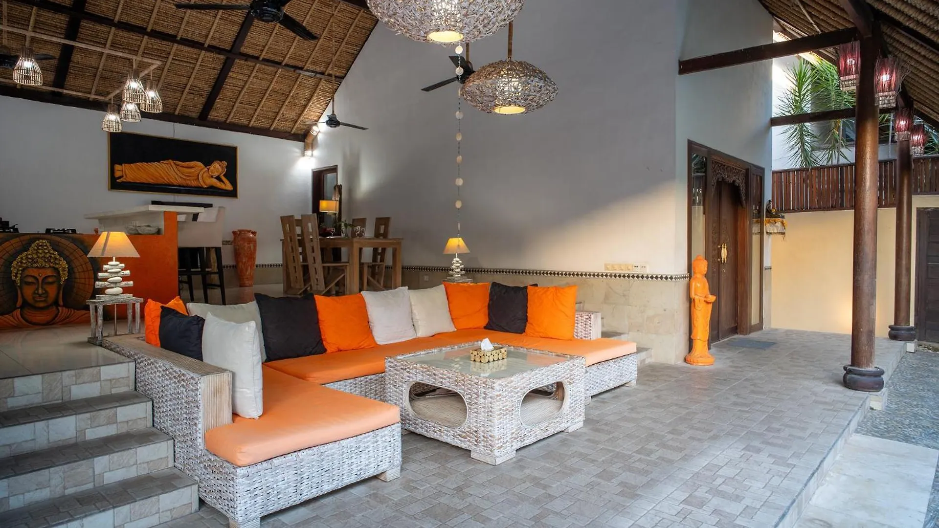Villa Asyik 塞米亚克